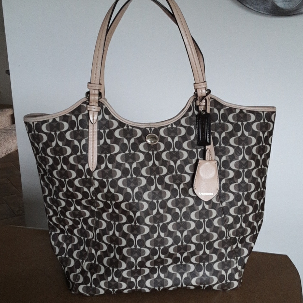 Coach Peyton Dream C Tote, VGUC